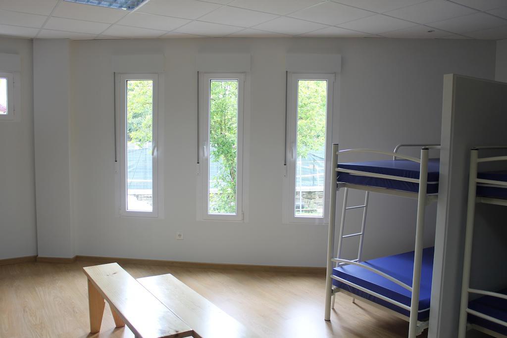 Pension-Albergue Puente Ribeira Sarria Oda fotoğraf